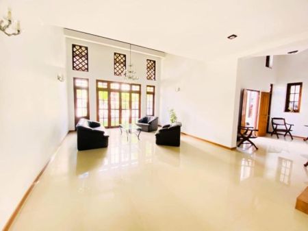 Living Room - Elegantly Designed Spacious Luxury House for Sale in Dutugamunu Street - continuation of Havelock Road - Colombo 06.