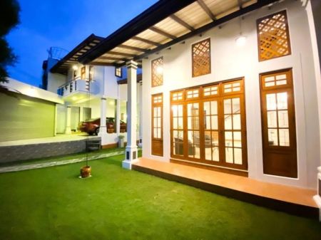 Exterior - Elegantly Designed Spacious Luxury House for Sale in Dutugamunu Street - continuation of Havelock Road - Colombo 06.