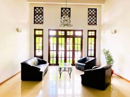 Living Room - Elegantly Designed Spacious Luxury House for Sale in Dutugamunu Street - continuation of Havelock Road - Colombo 06.