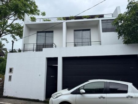 Exterior - Luxury 4 Bedroom house for Rent at Battaramulla | LKR 275,000 per Month (Negotiable) (EM016AC)
