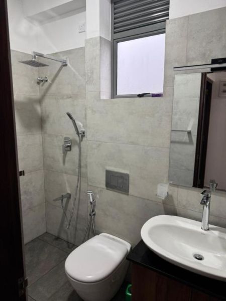 Bathroom - Luxury 4 Bedroom house for Rent at Battaramulla | LKR 275,000 per Month (Negotiable) (EM016AC)