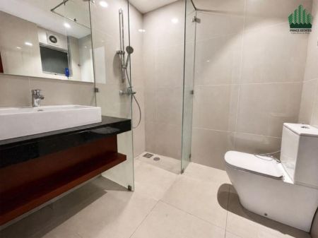 Bathroom - Modern 2 Bedroom Living in the Heart of Colombo 05