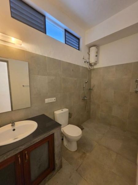 Bathroom - House for rent in Colombo 5 