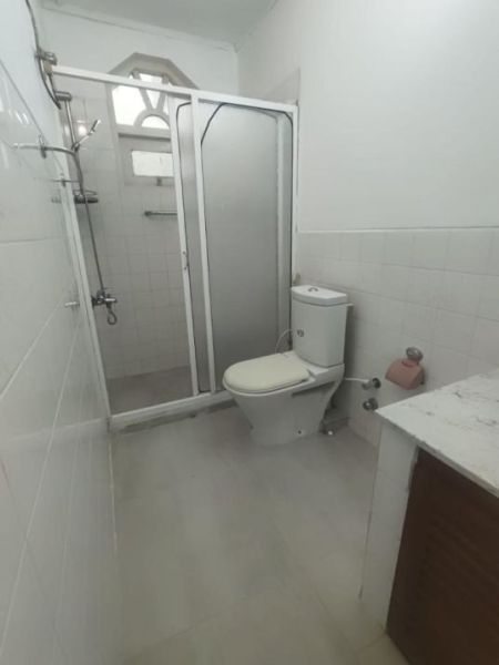 Bathroom - Spacious 4 Bedroom House for Rent – Thalawathugoda