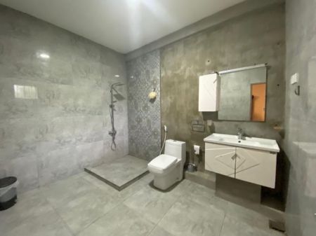Bathroom -  04 Bedroom, 7,800 sqft  Luxury House built on 18 perch landfor Sale in Kelaniya  (HSS170)