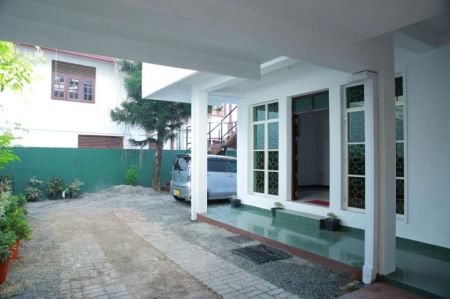 Exterior - 5 Bedroom Luxury House for Rent in Nugegoda 