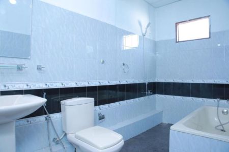 Bathroom - 5 Bedroom Luxury House for Rent in Nugegoda 
