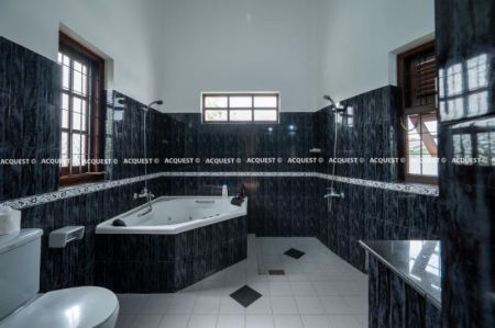 Bathroom - House for Sale - Thalawathugoda | LKR 150,000,000