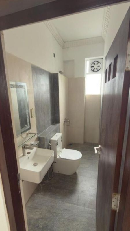 Bathroom - Westbury/near to Nalanada/panthouse/brand new/02beds/for sale in Colombo-10.