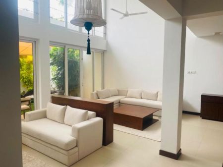 Living Room - ￭ Horton Place ￭ 04BR House For Rent ￭ (NK11566)