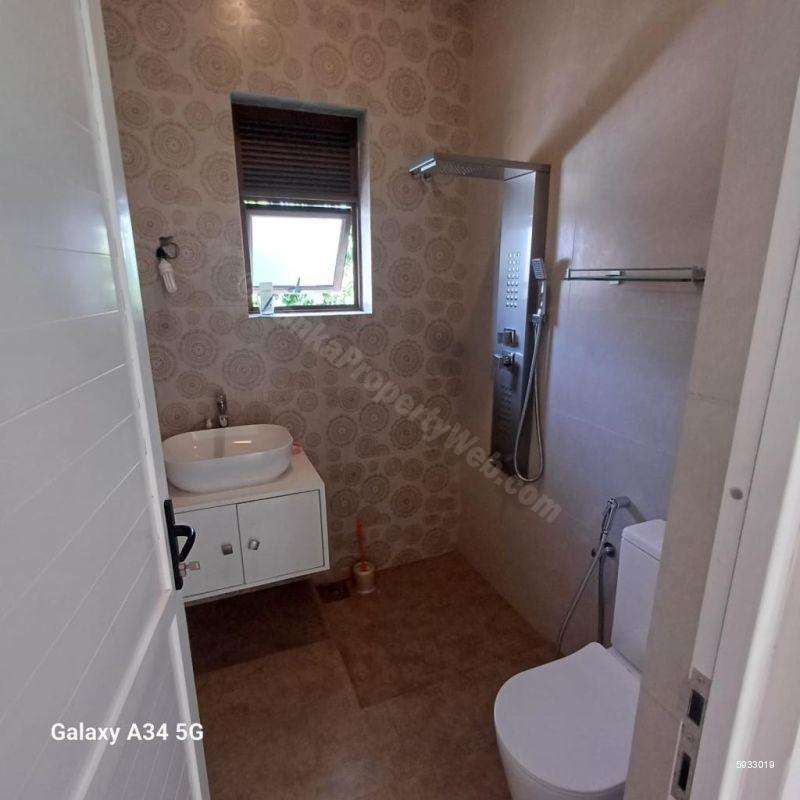 Bathroom - House for rent in Nugegoda