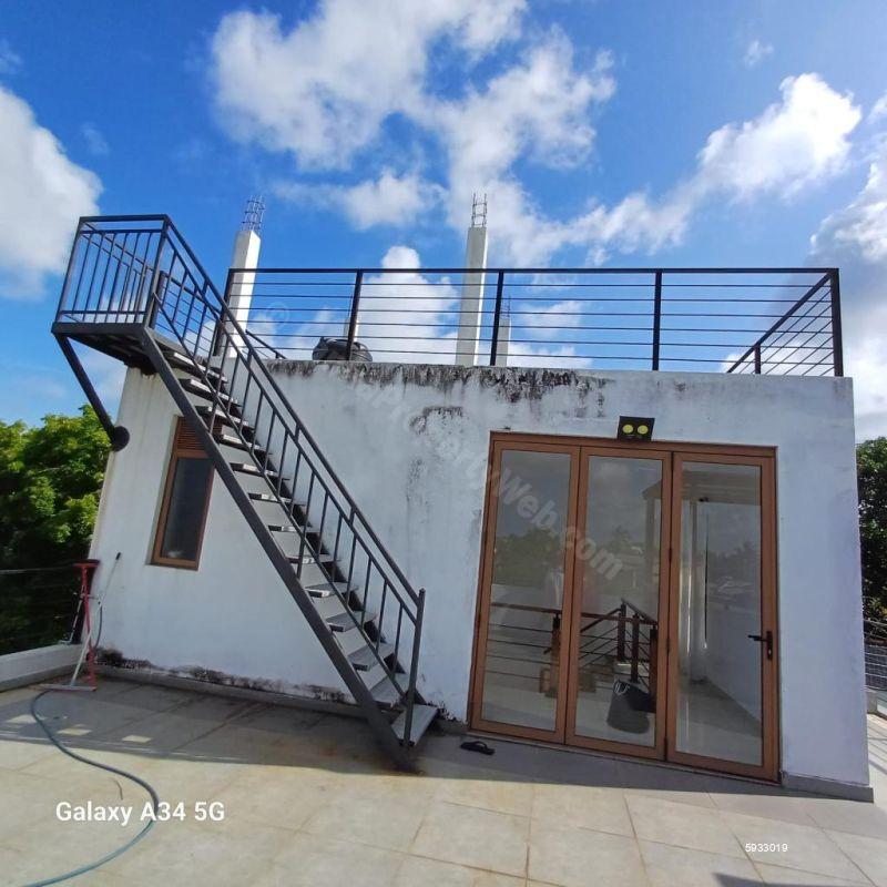 Exterior - House for rent in Nugegoda
