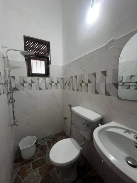 Bathroom - 2 Houses for Sale - Katubedda, Moratuwa (Near University of Moratuwa) | LKR 42.5 Million (EM955)