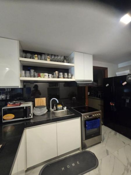 Kitchen - Luxury 3 Bedroom Apartment for Sale – Crescat Residencies, Colombo 03 | LKR 95,000,000 (Negotiable) (EM180RK)