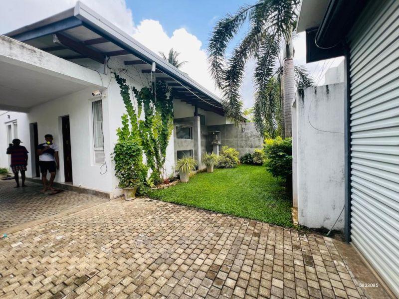 Exterior - House for rent in Kottawa