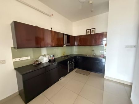 Kitchen - Spacious Apartment for rent in Colombo 5