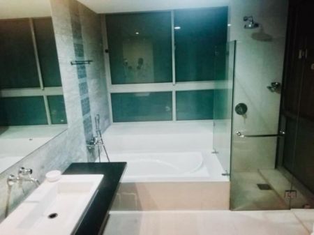 Bathroom - 3 BR Emperor Apartments for Sale in Colombo 3- PDA236