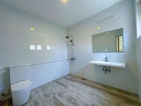 Bathroom - House for Sale - Colombo 06 | LKR 300,000,000