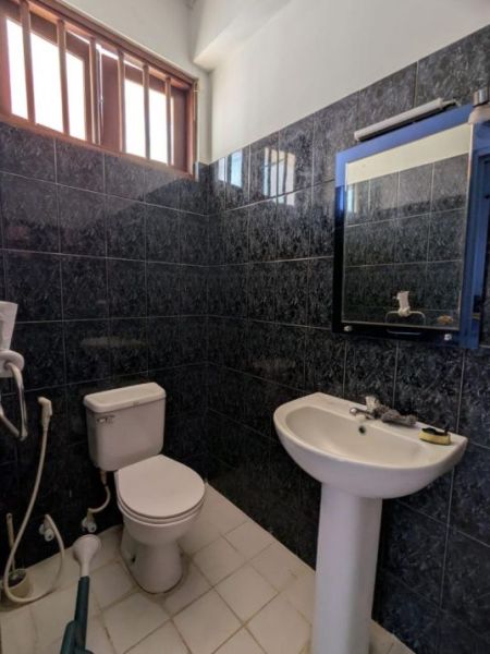 Bathroom - Mount Lavinia Vihara Mawatha 05 Bed Room house on 7.89 perches of Land for Sale