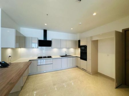 Kitchen - 3 Bedroom Apartment for Rent in The Address 606