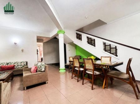 Living Room - Rare 4,028 Sq.ft Luxury House in Prime Colombo 06