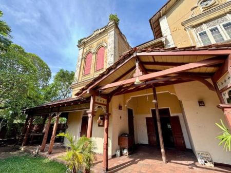 Exterior - Heritage Bungalow for Sale – Moratuwa, Galle Road  – LKR 150 Million (Negotiable) (EM038DV) 