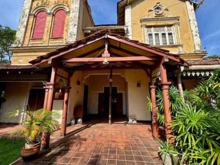 Exterior - Heritage Bungalow for Sale – Moratuwa, Galle Road  – LKR 150 Million (Negotiable) (EM038DV) 