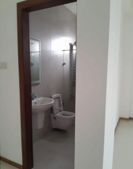 Bathroom - Span Tower - 16/Unfurnished/03beds Apartment for rent in Colombo 05