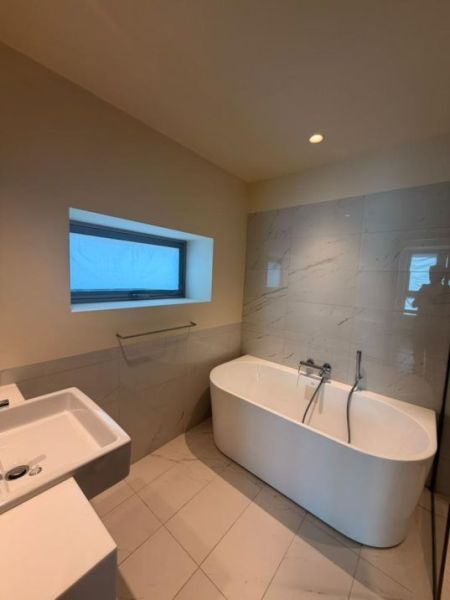 Bathroom - Suits Tower Cinnamon Life - Colombo 02 | 117 Million (EM068VE)