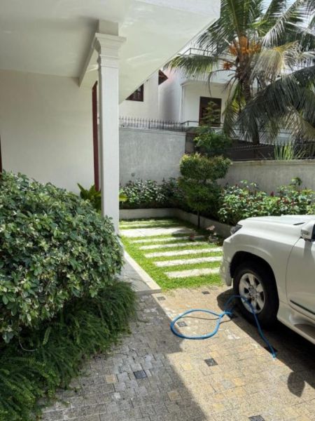 Exterior - 4 Bedroom Luxury House for Sale - Moratuwa | LKR 62 Million (EM965)