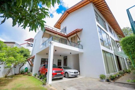 Exterior - Luxury 5 Bedroom Architectural Residence for Sale – Nugegoda | LKR 300,000,000 (EM181RK)