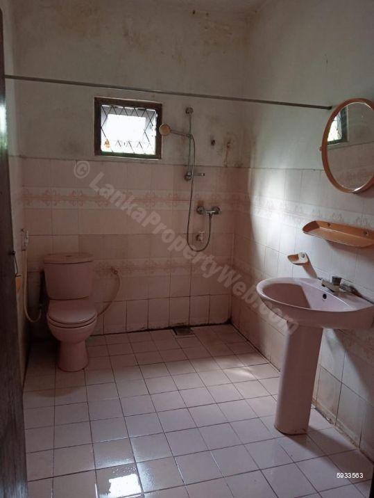Bathroom - House for sale in Pannipitiya