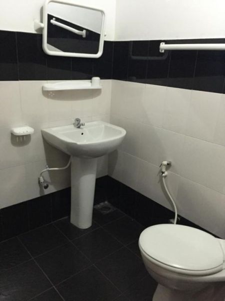 Bathroom - 7 Bedroom House for Rent – Kollupitiya, 8th Lane