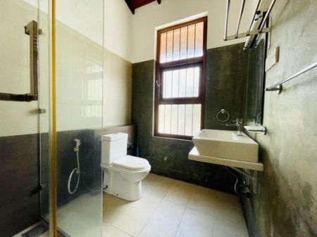 Bathroom - House for sale in Battaramulla 