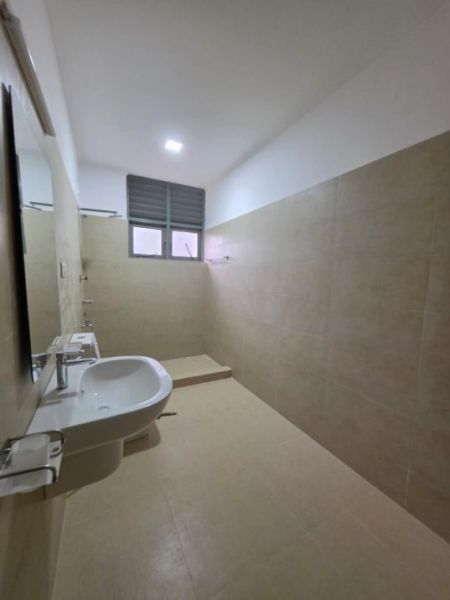 Bathroom - FOR Rent | Colombo 5 | 3-Bedrooms |  Luxury House