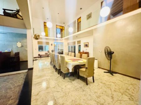 Living Room - House for sale in Thalawathugoda 