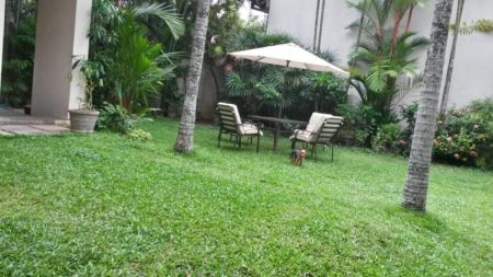 Exterior - 4 Bedroom Spacious House for Rent - Colombo 5, Andarawata Road | USD 2,500 Per Month (EM968)