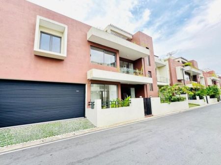 Exterior - House for sale in Thalawathugoda 