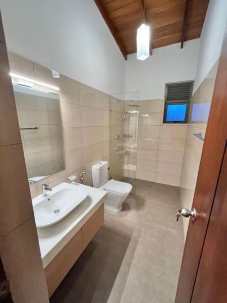 Bathroom - House for sale in Thalawathugoda 
