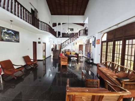 Living Room - 15P Land & Two Story House For Sale In Kaduwela