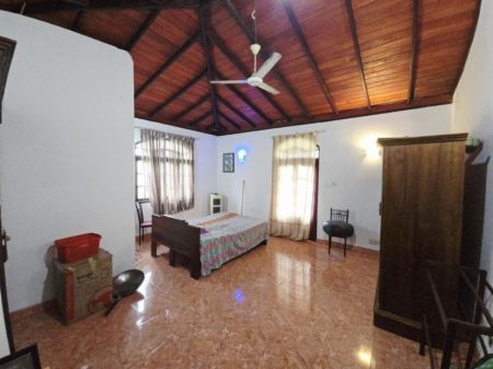 Living Room - 15P Land & Two Story House For Sale In Kaduwela