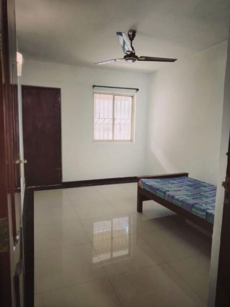 Bedroom - Semi Furnished Luxury Apartment for Rent in Col.05 for Rs.200,000