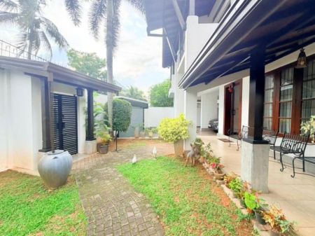Exterior - Ethul Kotte Prime Location Luxury House For Sale Pita Kotte