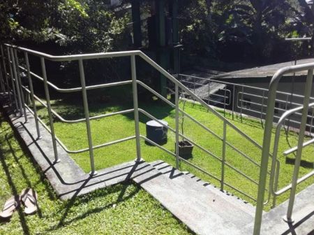 Exterior - 6 bedrooms house with 29 p land in Peradeniya 29.5 million Negotiable 5-6 vehicles can park