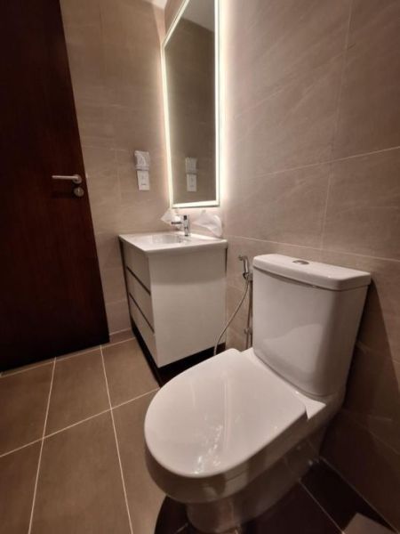 Bathroom - Trizen 3 BR Apartment For Sale In Colombo 02