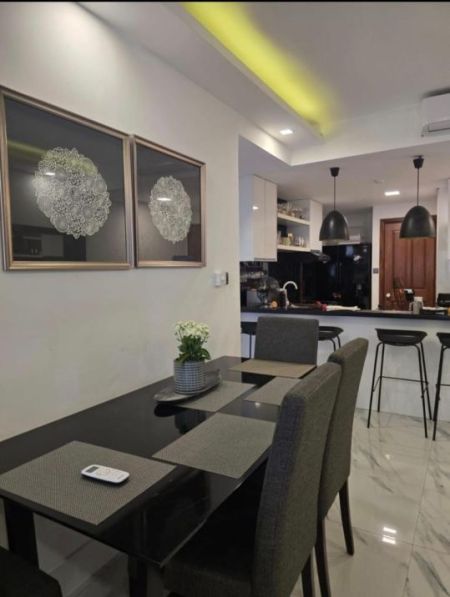Dining room - 3 Bedroom Fully Furnished Luxury Apartment for Sale - Colombo 3, Crescat Residencies | LKR 95 Million (EM971)
