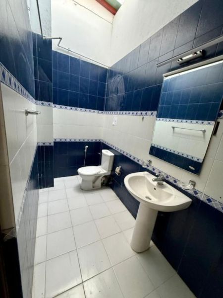 Bathroom - 3 Bedroom Semi Furnished House for Rent - Thalawathugoda, Hokandara Road | LKR 225,000 Per Month (EM972)