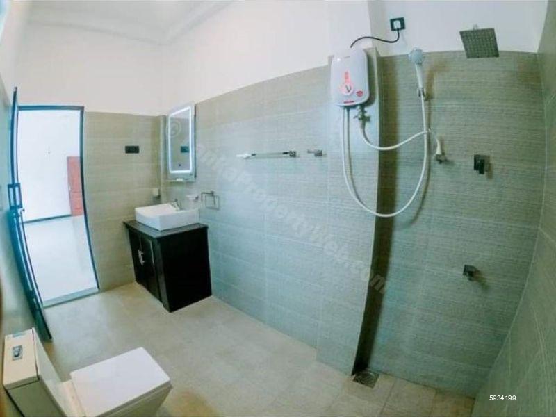 Bathroom - House for sale in Malabe