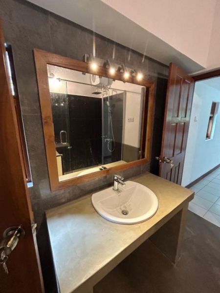 Bathroom - Amazing location 🏡 Luxury 5-Bedroom House for Rent
