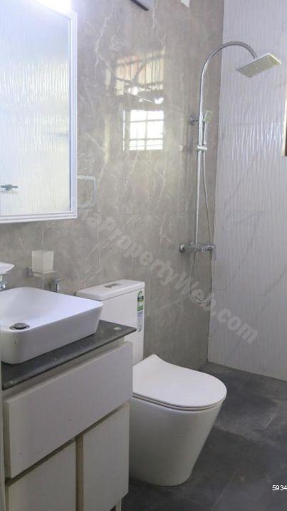 Bathroom - House for rent in Seeduwa